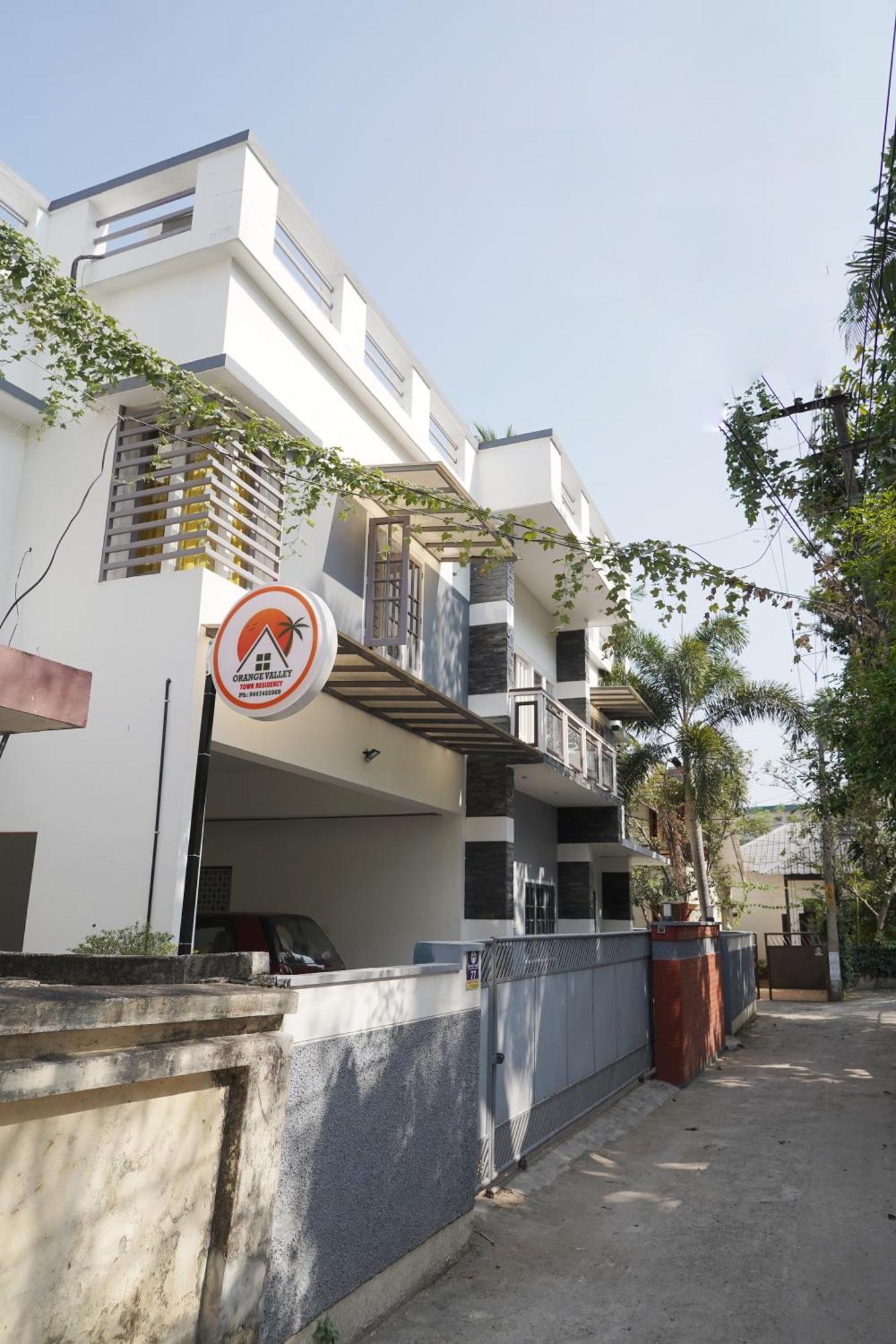 Orange Valley Town Residency 特里凡得琅 外观 照片